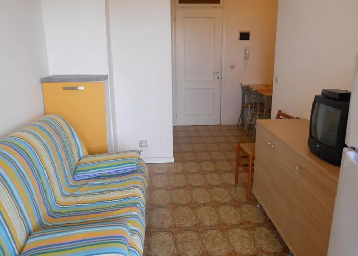 Daire Bright Flat With A Wide Terrace-beahost *