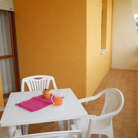 Апартаменты Bright Flat With A Furnished Outdoor Space Бибионе